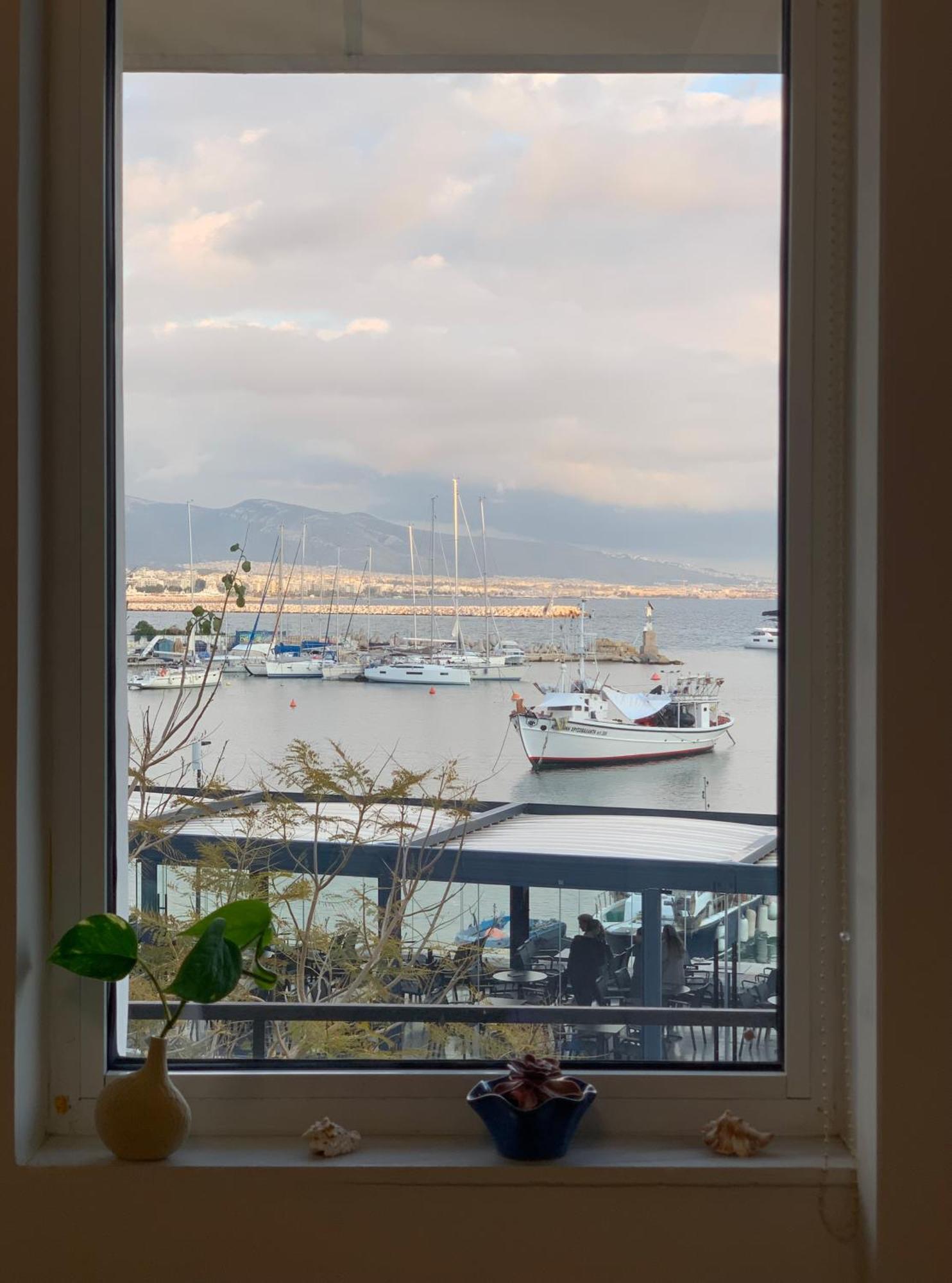 Zefi's Loft With A View The Sea At Mikrolimano In Apartment *